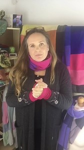 ➡️ Sick of having cold fingers? ✋ ✋ Watch the video for a counter-intuitive tip we discovered to keep your fingers warm without needing to bundle them up in gloves. Click https://www.turtle-doves.co.uk/pages/warm-hands for a special offer… | Turtle Doves