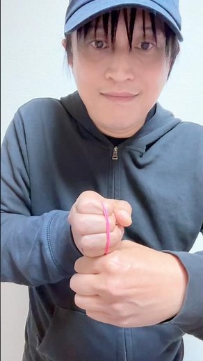 Easy to do! Fun! Rubber Band Moving Magic [with explanation of trick] #shorts