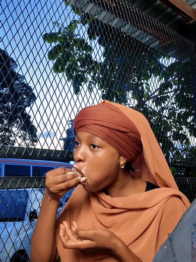 AMERICAN CHIPS Hii Sasa ni ile package ya kishua....watoto wa kishua hii inawahusu...Ni Chips ambazo zimewekewa Paprika na mbwembwe nyingine, ambayo unapata na boneless chicken breast zilizopikwa kiutaalam wa Hali ya juu....na kuna secret Sauces zinawekwa humo ambazo ndo zinakamilisha utamu wote na kuleta ladha inayokukumbusha vacation yako ya marekani mwaka uleeee... BEI NI: 15,000 TU RATIBA: JUMANNE ,JUMATANO, ALHAMIS, IJUMAA, JUMAMOSI NA JUMAPILI TU NOTE: KWA DELIVERY PIA UTALIPIA DELIVERY PA