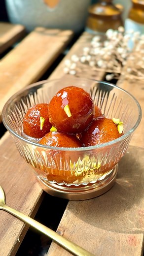Thasneem Thaj on Instagram: "Bread Gulab Jamun that melts in your mouth.. Sweet and simple indulgence.. Ingredients: * 8 slices of white bread * 1/4 cup +2 tbsp milk * 2 tbsp milk powder * 2 tsp ghee * Oil for frying For the Sugar Syrup: * 1 1/4 cup sugar * 1 1/4 cup water * 2 cardamom * Rose essence or A few saffron strands . . . . #foodie #gulabjamun #sweets #indian #indiansweets #uae #foodreels #instafood #foodblogger #yummyfood #dubai #dessert #viralfood #trending #foodreels #foodtrend"
