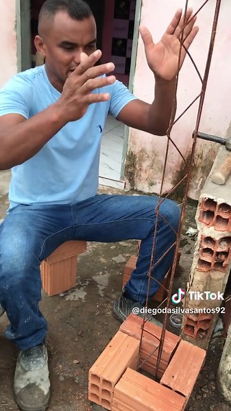 Como Construir um Pilar com Treliça e Tijolos