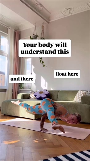 Kick Ass Yoga | Yoga & Movement Coach on Instagram: "~ floating splits ~ in slow motion Eka pada koundinyasana 2 aka floating splits is an expression of active leg flexibility and an understanding of how to stack your bones in order to float - with bent arms. It involves balancing on your hands with one leg extended to the side and the other lifted back, resembling a split in the air. 🏷️ flexibility mobility strength yoga asana vinyasa"