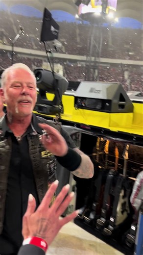 King energy. No words needed. #Metallica #JamesHetfield | james hetfield