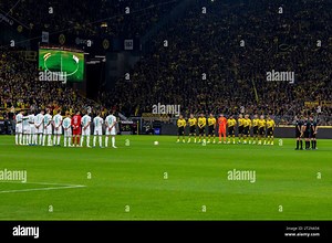 Dortmund, Germany. 20th Oct, 2023. Soccer: Bundesliga, Borussia Dortmund - Werder Bremen, Matchday 8, Signal Iduna Park: The players of both teams are on the pitch for a minute's silence before the start of the game. Credit: David Inderlied/dpa - IMPORTANT NOTE: In accordance with the requirements of the DFL Deutsche Fußball Liga and the DFB Deutscher Fußball-Bund, it is prohibited to use or have used photographs taken in the stadium and/or of the match in the form of sequence pictures and/or vi
