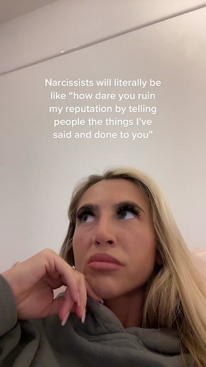 Understanding Narcissism: Signs and Behaviors Explained