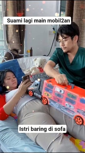 Suami lagi main mobil-mobilan, istri baring disofa #funny #comedy #ngakak #love #movie #hiburan