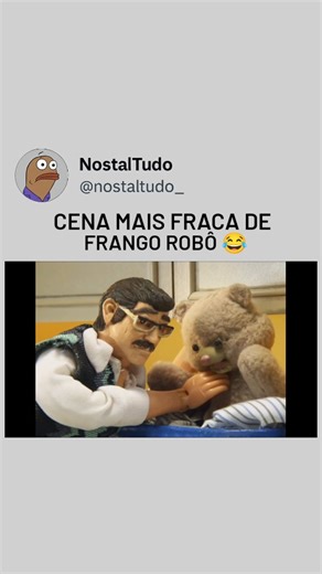 NostalTudo on Instagram: "Criado por Seth Green e Matthew Senreich, Frango Robô (Robot Chicken) é uma série animada adulta em stop-motion marcada por sketches rápidos e absurdos que satirizam a cultura pop, filmes, programas de TV, celebridades e videogames usando brinquedos, action figures e objetos diversos trazidos à vida. Cada episódio é composto por uma sequência de cenas curtas e sem ligação direta — como se fosse zapping entre paródias malucas — tornando o humor imprevisível, surreal e ch