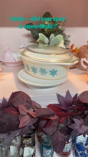 ❄️✨ Winter magic in casserole form! This Pyrex Snowflake beauty brings mid-century charm to your kitchen with a pop of turquoise cool. Perfect for holiday bakes or vintage vibes year-round — she’s a frosty queen with retro flair 💙 $59 delivered. Links in the bio. #PyrexLove #SnowflakeTurquoise #VintageKitchenware #MidCenturyMagic #CasseroleGoals #RetroCookware #NexgenVintage #CollectorCrush #TurquoiseDream #PyrexNation | Nexgen Vintage