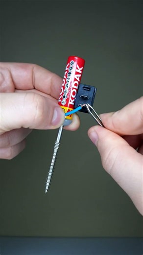 Tutorial 😱 Eternal Match from a Battery and a Screw