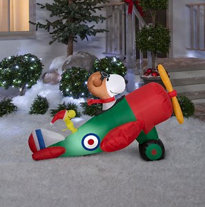 These Inflatable Christmas Decorations Will Totally Transform Your Front Lawn