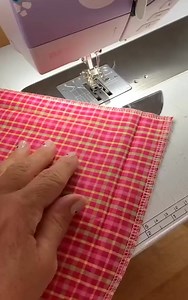 Stop struggling with quilt corners! This quick tip shows you how to get perfect mitered corners every single time. A total game-changer for your next project! ​#sewingtip #sewing #sewinghack #sewingforyoupage #sewingmachine #beginnersewing #coudre #inspirationeveryday #quilt #quilting | Olivia
