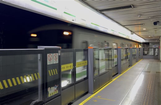 【上海地铁】久违了！短暂分离的老过客 02A01信改后强势回归二号线 进站与出站