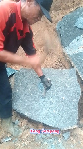 124K views · 219 reactions | NATURAL STONE Technique for Splitting Stone with Two Chisels #natural_stone #naturalstone #tradisional_manufacture #back_to_nature #stone_quarry #stone #quarry #diy #tutorial | Kang Jampang | Facebook