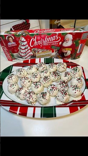 No-Bake Little Debbies Christmas Tree Cake Balls – So Cute & Easy! #christmastreecake #littledebbie