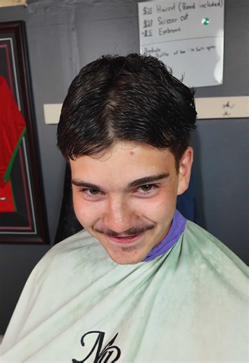 Chill Barber with a Unique Style