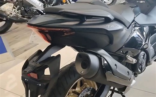 雅马哈新款运动踏板TMAX，动力强颜值高，7寸大屏，前后碟刹配ABS