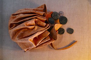 Leather Pouches - Guide to Types, Sizes, Uses, and DIY