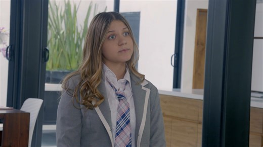 2.7M views · 45K reactions | Beatriz es rebelde y no acata las reglas, pero todo cambia cuando se lleva la enorme sorpresa de ver a sus padres reconciliarse.  #MilagrosDeLaRosa  | Milagros de La Rosa De Guadalupe | Facebook