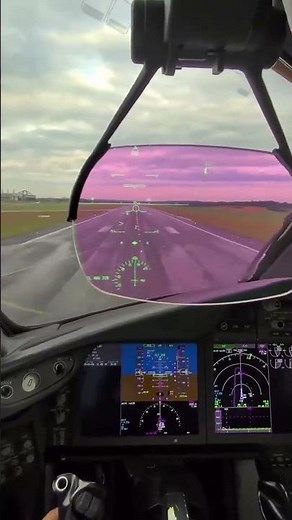 787 Cockpit View: Stunning HUD Landing