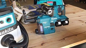 Cordless with AWS or completely cordless and hoseless? With the Makita Tools USA XRH10PTW 1-1/8” Combination Hammer, it’s up to you! | Pro Tool Reviews