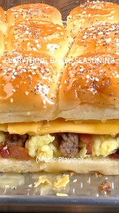 Breakfast Sliders are the perfect handheld breakfast sandwiches made with crispy bacon, breakfast sausage, eggs, and cheese on a Hawaiian roll. Comment RECIPE and I'll send it right to you! 🔗https://urls.grow.me/SRt_DkbPsZ | Butter Your Biscuit