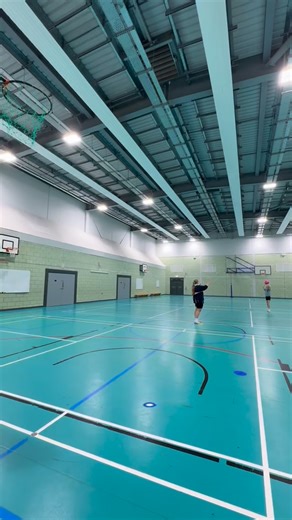 Awesome work from @aldridgenetballclub super shooter Amber in her recent 1-1, focussing on mastering shooting technique and the different stages of movement as a GA 🤩💫🏐 #netball #netballtraining #ellenet #netballcoach #netballer #netballdrillsandskills #training #netballskills #goalshooter #goalattack #attackingmovement | ElleNet Coaching