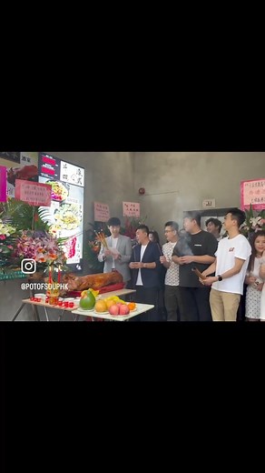 斗滾佐敦店 2024年5月1日 正式開業 🥳🥳🥳 新舖佔地6000呎及設有4間獨立房間 唔好諗 即刻訂檯😎 --- 📍佐敦店 : 九龍佐敦道26E寶輝閣2樓 (佐敦站A出口) ☎️佐敦訂座專線 或 ✅Whatsapp訂座：6211 1922 晚市下午4點半至凌晨1點 *另設午市* 中午12點至下午5點 (全單9折優惠) --- 📍西環店：香港山道54號適安大廈地鋪(香港大學站B2出口) ☎️西環訂座專線 或 ✅Whatsapp訂座：6730 6060 晚市下午5點至凌晨12點 --- 平日收費 💲只收現金 成人收費$268 (另收加一) 小童收費$134 (另收加一) 星期五，六，日或假期及其前夕收費 💲只收現金 成人收費$298 (另收加一) 小童收費$149 (另收加一) | 斗滾