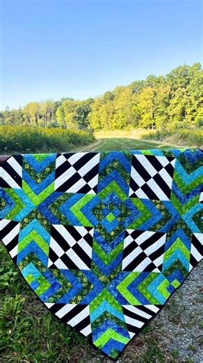 Make Modern Quilt Magazine on Instagram: "A cooling palette is jazzed up with a shot of classic black and white strips – it’s hard to believe this striking quilt, Wowza quilt pattern by Claudia @createwithclaudia in issue 61 is completely pieced from straight lines! -————————————— 👉 Comment SUBSCRIBE and our friendly bot Patch 🤖 will DM you a link to all of our subscription options, including single-issue purchase. -—————————————"