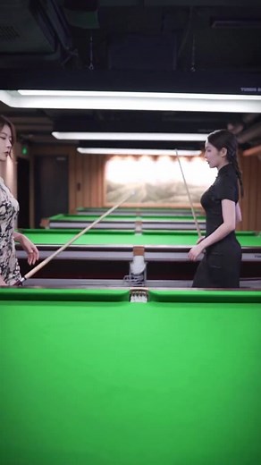 Chinese Pool Girl: Billiards Skills and Style