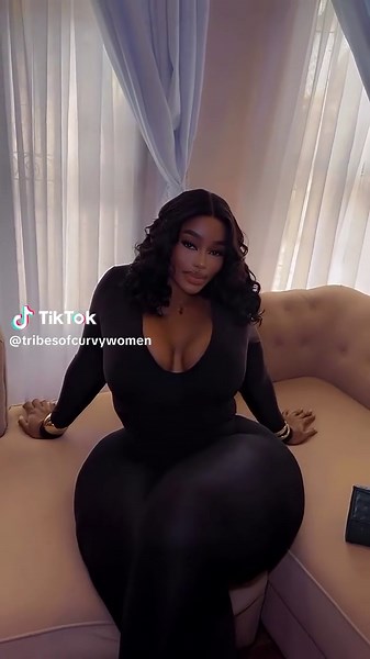 Curvy Model Showcase: Embracing Body Positivity