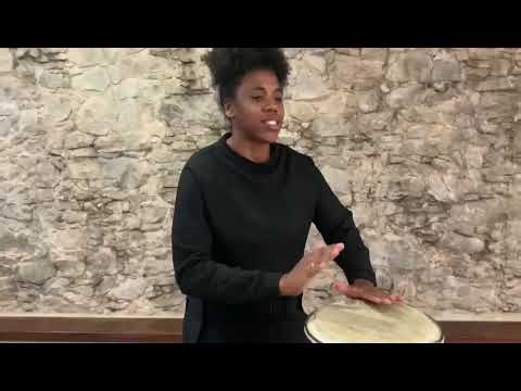 Liberdade do Coletivo Cor do Brasil ( Maiara Carvalho/voz e atabaque)