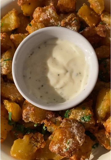 Crispy Air Fryer Potato Recipe with Garlic and Parmesan