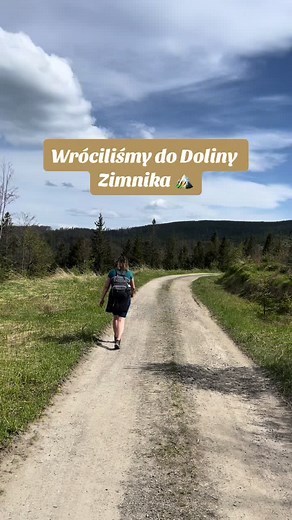 I raz jeszcze Dolina Zimnika w Lipowej ♥️🏔️🎒 jedno z miejsc, które oczarowalo nas bez reszty! Polecamy wszystkim kochającym góry i stosunkowo gładkie podejścia :) #aktywniezdzieckiem #czaswolnyzdziećmi #podróże #macierzyństwo #niemowle