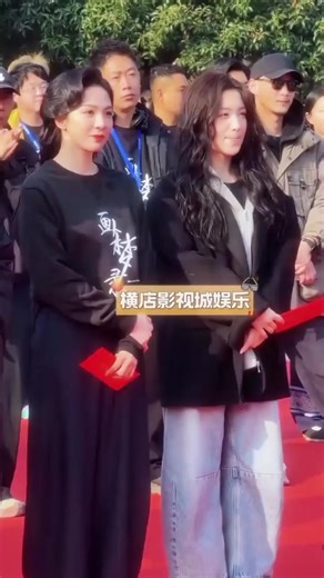 🎊KHAI MÁY PHIM SONG NỮ CHỦ “ HỌA MỘNG LỤC”🎊 Đường Thi Dật x Đại Lộ Oa Thời lượng: 3 tập (mỗi tập 60 phút) Thể loại: Dân Quốc / tình cảm / huyền nghi ~ Nhân vật của Đại Lộ Oa mang quá khứ đen tối ~ Nhân vật của Đường Thi Dật tượng trưng cho hy vọng và tương lai Nội dung: Trước khi gặp nhau, Khương Tâm Vũ là tổng kế toán của ngân hàng, có tương lai rực rỡ như phượng múa giữa trời son. Lúc mới gặp, Hứa Nhạn Chân chỉ là một họa sĩ sa cơ, mang theo quá khứ như rắn sắt vắt ngang con đường cổ. Sau kh