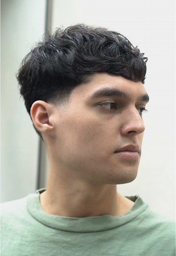 Potongan Rambut Blowout Taper untuk Pria 2025