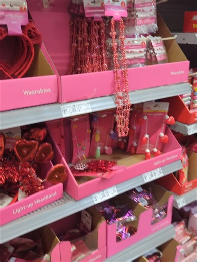 Browsing through some Valentine's Day things at Walmart ❤️ #valentinesday #walmartfinds #valentinesdaydecor #❤️❤️ #bemyvalentines