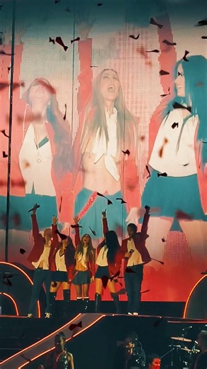 Escuchar esto en vivo se sintió como volver un poquito atrás #rbd #concert