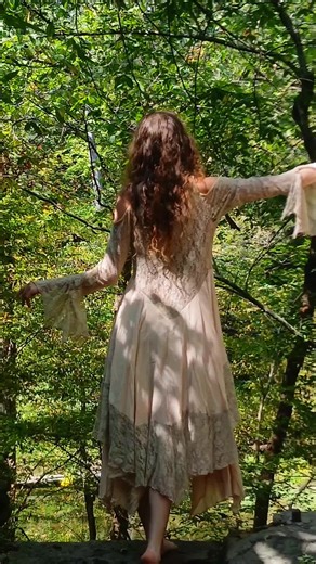 This is one of my best friends Julia modeling for us for a fantasy photoshoot ✨️🧚‍♀️🏰👑 #fantasy #fantasyphotography #fantasyphotoshoot #dressup #forestcore #medievalcore #fairyprincess #elvenprincess