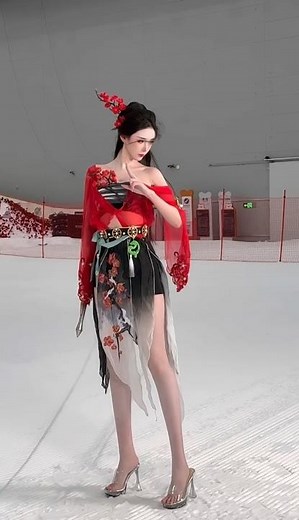 我們coser為了出片什麼都能做的 不愧是冰女是真的不怕冷捏#永劫無間 #顧清寒 #cos #雪