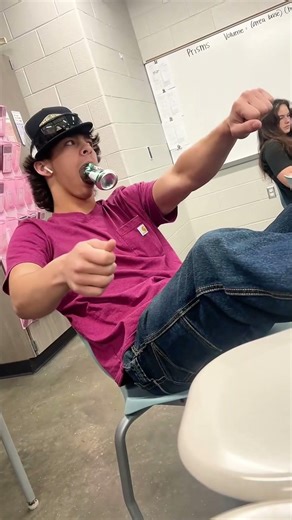 Riding a motorcycle in the classroom!？