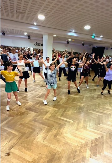 What a feeling… in Paris ❤️🇫🇷 #flashdance #whatafeeling #paris #danceclass