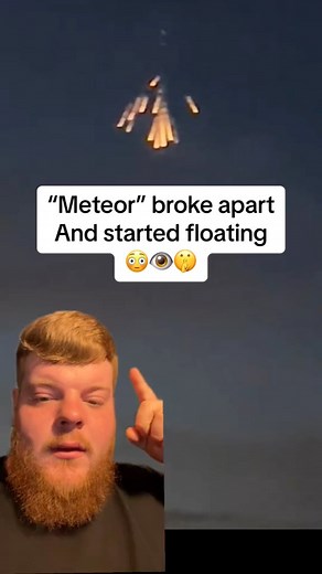 “Meteor” broke apart and turned to a UFO #ufo #meteor #strange #fact #fascinating #alien #extraterrestrial | itsweirdtime