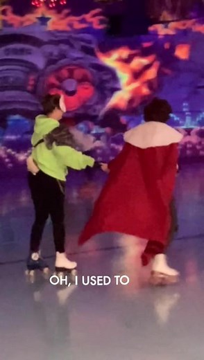 this was shot when someone had requested heat waves, DNF moments @fusionlittle is the dream! #georgenotfoundcosplay #dnf #georgenotfound #Dream #DreamCosplay #dsmpcosplay #dsmp #cosplay #DreamSMP #rollerskating