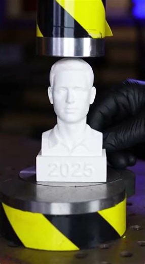 3D Printed "LUCY" Name Sign – Satisfying 3D Printing Timelapse