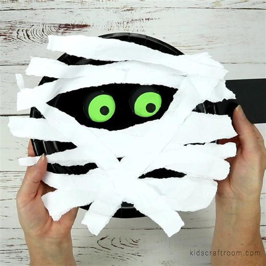 7.7K views · 20 reactions | Grab a paper plate and make a spooky fun mummy. Full tutorial on the blog: https://kidscraftroom.com/moving-eyes-paper-plate-mummy-craft/ | Kids Craft Room | Facebook