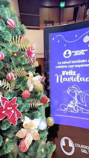 ¡La navidad llegó al Colegio Médico del Perú! Este año nuestros Consejos Regionales han preparado un único presente a nivel nacional. Recibirás un presente especial como agradecimiento por tu entrega, tu esfuerzo y el compromiso demostrado por la salud del país. Que este gesto simbolice la unión, la solidaridad y el espíritu de servicio que nos inspira a seguir construyendo un país más saludable. Que todo el cuerpo médico a nivel nacional reciba nuestros mejores deseos de paz, bienestar y unión 