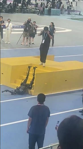 OMG! Robot Falls Down Stairs 😱 Epic Crash! #robotics #robotfail #robotfunny #robotviral#headfalloff