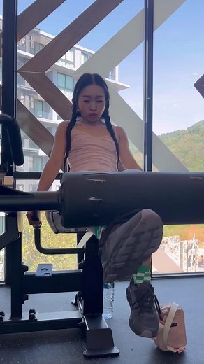 Single-Leg Leg Extension for Balanced Thighs