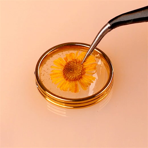 Preserve memories in blooming necklace💐✨