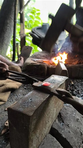 Forging a Heavy Duty Steel Ring on Anvil Horn! #blacksmith13 #bushcraft #blacksmith #damascussteel